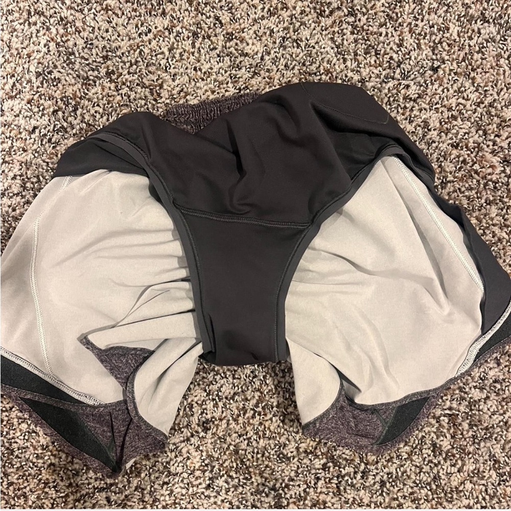 Lululemon Hotty Hots Woman’s Size 4 Shorts Low Rise 2.5” - Picture 4 of 4
